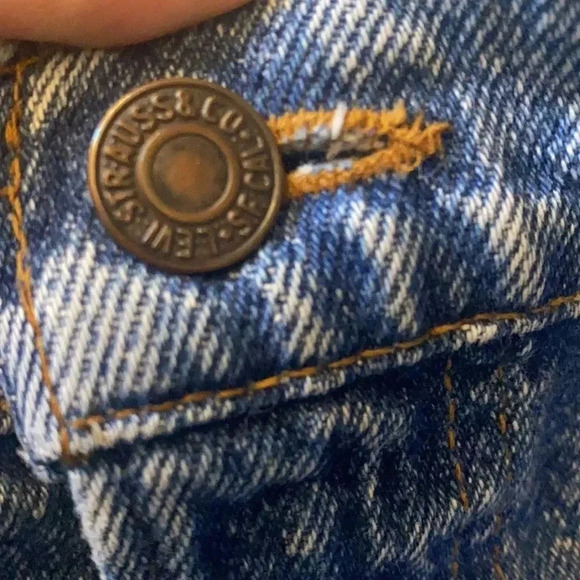 Levi’s High-Waisted Stonewashed Denim Short Size 31 - Picture 9 of 9
